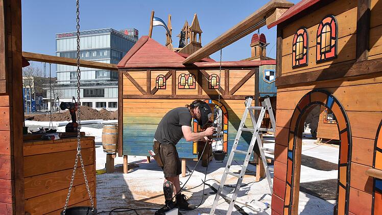 Eine Attraktion ist der Burgspielplatz.