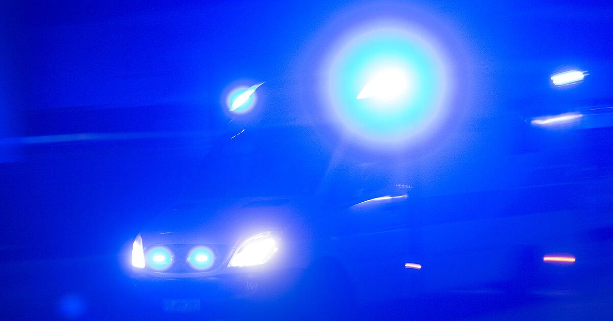 Auto-f-hrt-in-Bushaltestelle-drei-Verletzte-in-Gie-en