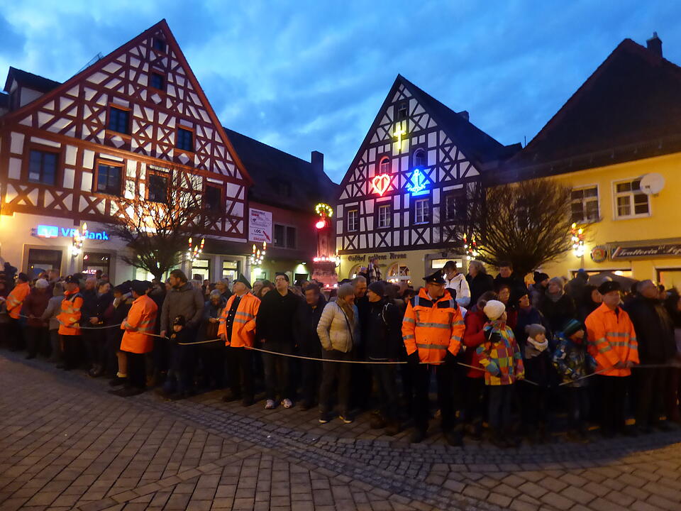 Besucherrekord bei Lichterprozession Pottenstein