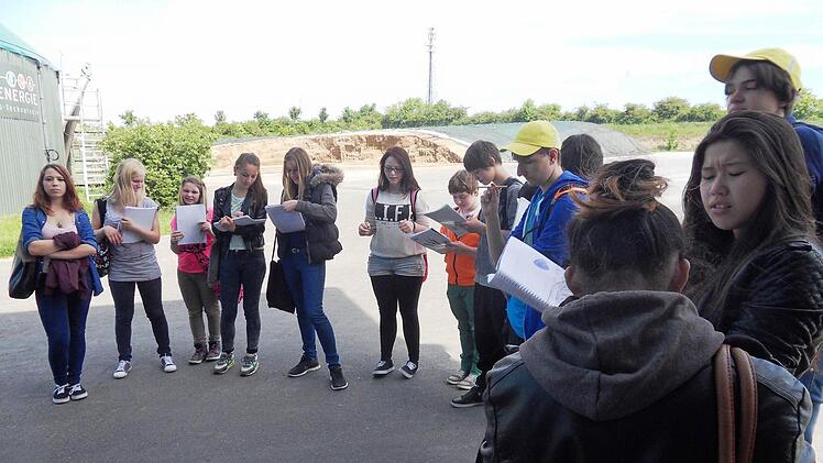 Hier gärt was: Die jungen Oerlenbacher haben erfahren, wie man aus Biogas Energie macht. Foto: Mittelschule Oerlenbach