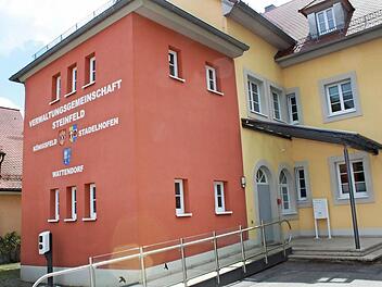 Das Rathaus in Steinfeld, Sitz der gleichnamigen Verwaltungsgemeinschaft, bald ohne Standesamt Foto: Anette Schreiber