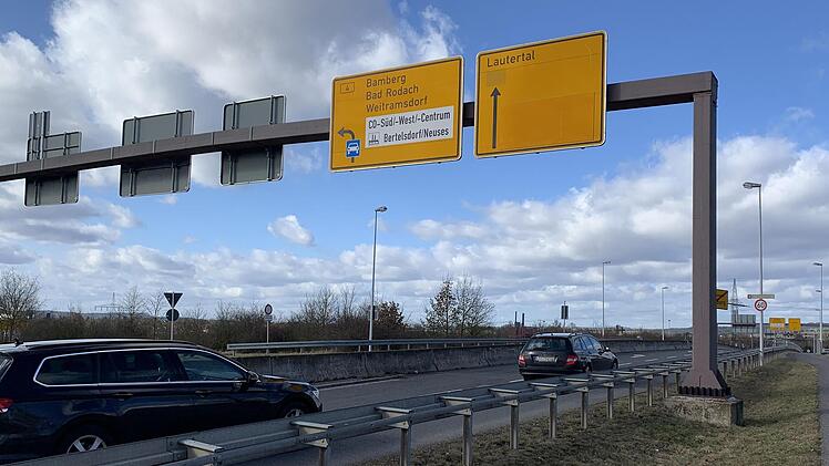 Für voraussichtlich fünf Monate muss die Brücke bei der HUK-Coburg-Arena auf der Lauterer Höhe gesperrt werden.