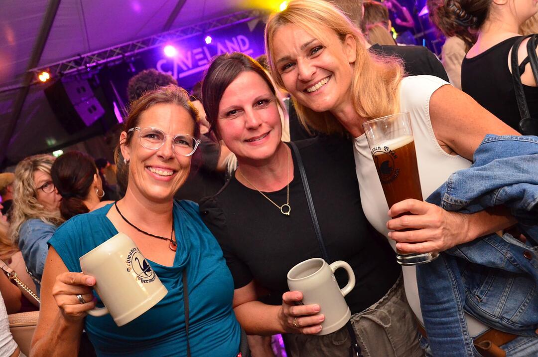 Party mit der Band "CAVELAND"