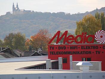 Tradition und Moderne: Mit dem Fachmarktzentrum verändert sich auch der Blick über Lichtenfels, wie hier von der Franz-Josef-Strauß-Brücke.