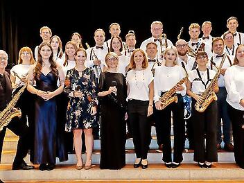 Erste Sahne: Die Big Band sorgt f&uuml;r den mitrei&szlig;enden Sound beim CSU-Gesellschaftsball.