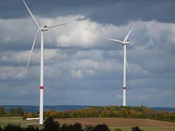 Für Diskussionsstoff sorgen einmal wieder die Rannunger Windräder. Foto: Archiv/Björn Hein