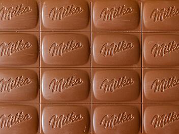 Neue Milka-Tafeln sorgen für Spott bei Kunden - "extra teuer?"