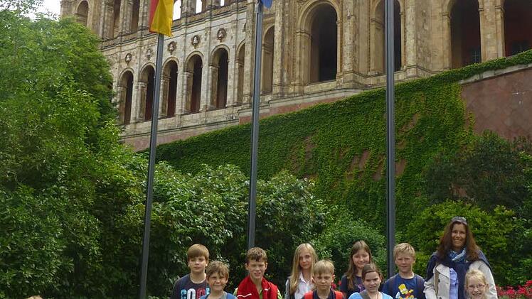Die Klasse 4a vor dem Maximilianeum Foto: privat