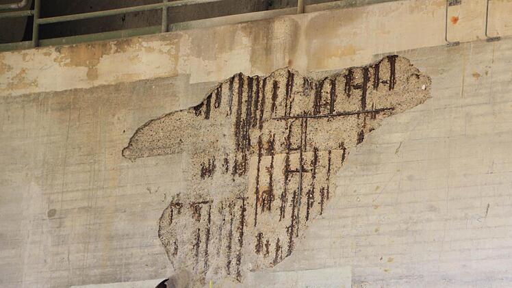 Deutlich zu erkennen sind die Schäden am Widerlager. Foto: Ralf Ruppert