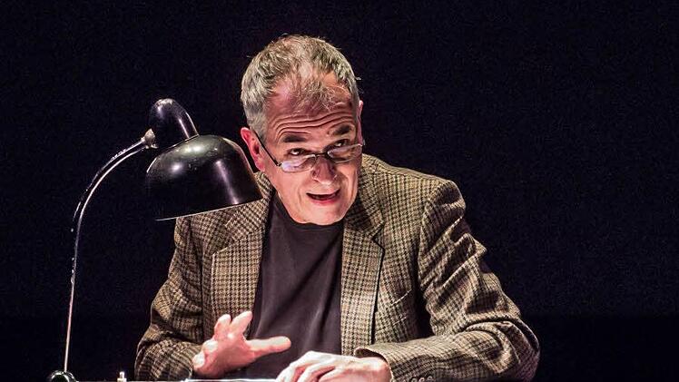 Impressionen vom Coburger Tankred-Dorst-Lesemarathon in der Reithalle: Thomas Straus.Foto: Jochen Berger