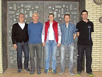 Die für 25 Jahre Mitgliedschaft Geehrten mit den beiden Vorsitzenden: (von links) Vorsitzender Karl-Heinz Liebich, Vladimir Nemec, Tanja Gahn, Peter Dressel, Zweiter Vorsitzender Patrick Kalb Foto: Julia Fischer