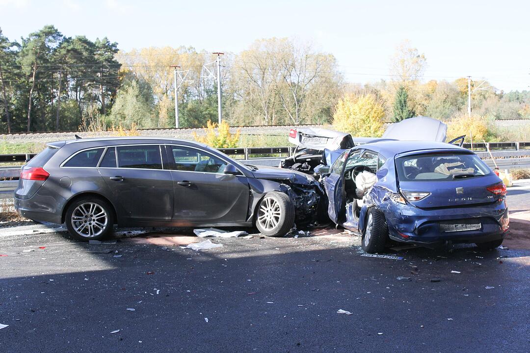 Schlimme Unfallserie auf der A9: Drei Personen schweben in akuter Lebensgefahr