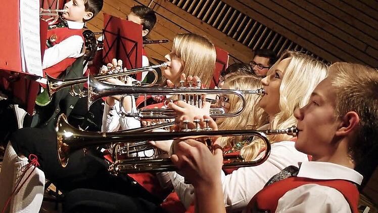 Mit seiner Musizierfreude zog das Jugendorchester das Publikum in Bann. Fotos: Jochen Berger