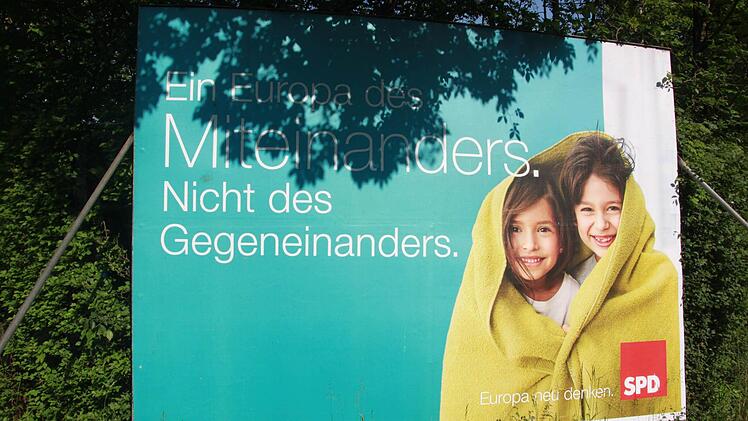 Viele Plakate zur Europawahl zieren die Straßen, wenn auch nicht ganz so viele wie zu Zeiten der Kommunalwahl. Das Europäische Parlament ist das einzige Organ der EU, das direkt vom Volk der 28 Mitgliedstaaten gewählt wird.  Fotos: Sabine Herteux