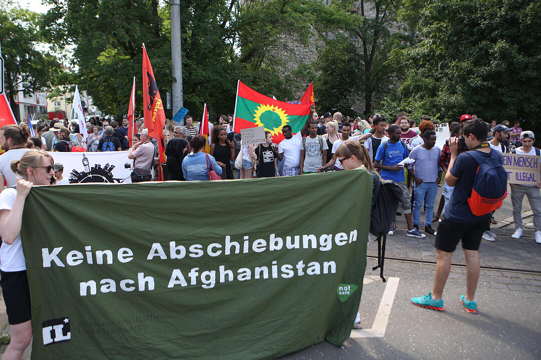 500 Demonstranten protestieren gegen Abschiebepolitik