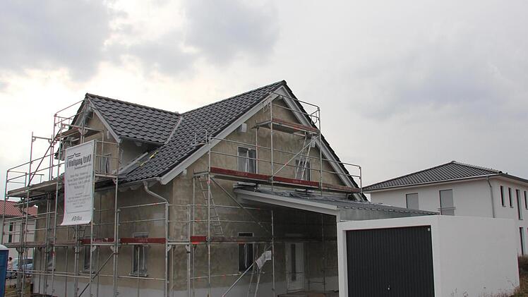 Der Neubau im Kiefernweg 10 in Meschenbach steht allen Interessierten am 30. September von 10 bis 12 Uhr für eine Besichtigung zur Verfügung. Fotos: Alexandra Kemnitzer