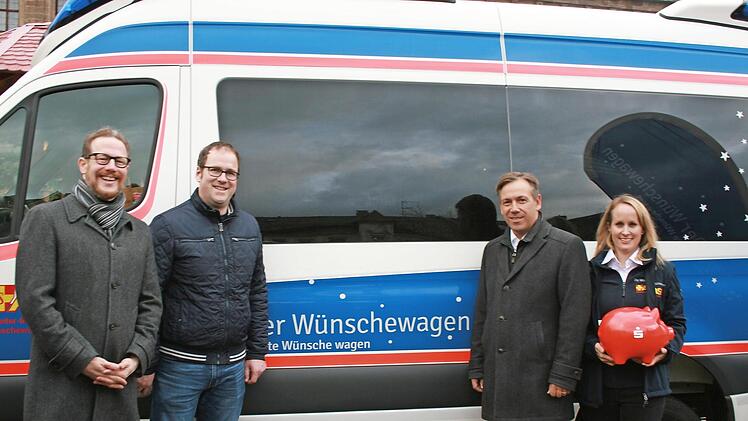Die Botschafter des W&uuml;nschewagens Franken (von links): ASB Vorstandsvorsitzender Dirk Goldenstein, Oberb&uuml;rgermeister Florian Janik, Landrat Alexander Tritthart und Caterina Hertweck von der Projektleitung W&uuml;nschewagen Franken Foto: ASB