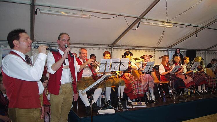 Der Musikverein Hesselbach spielte beim Jubiläums-Festabend auf.