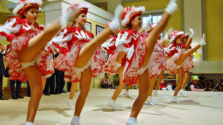 Faschingstreiben im Tattersall.  Foto: Sigismund von Dobschütz