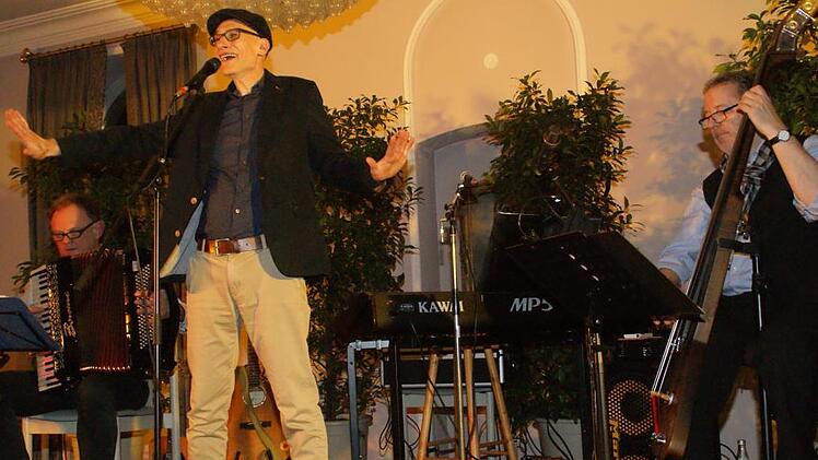 Einen typisch französischen Abend bescherten "Les Copains d'abord" mit ihren Chansons ihrem Publikum in Eltmann.Sabine Weinbeer