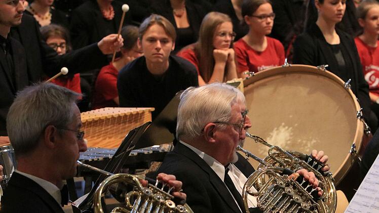 Beeindruckend geriet das Benefizkonzert mit dem Deutschen Ärzteorchester und dem Deutschen Ärztechor vor zahlreichen Zuhörern in der Coburger Morizkirche. Am Dirigentenpult stand Alexander Mottok.Foto: Jochen Berger