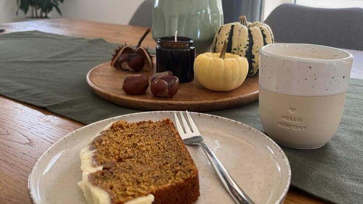 stueck-kuerbiskuchen-frischkaese