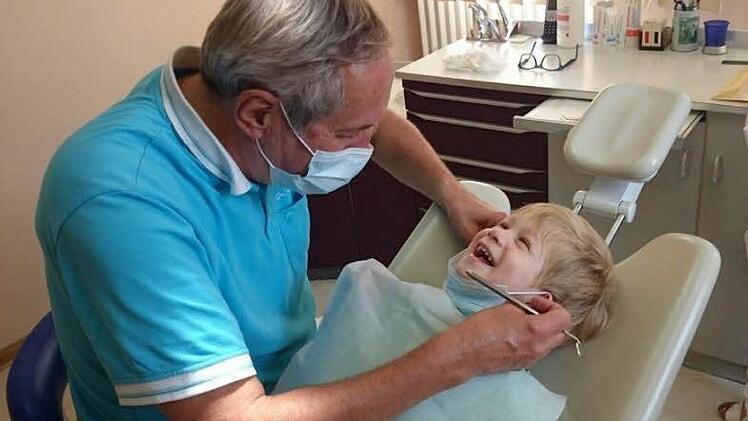 Dr. Günter Schneider freut sich, dass heutzutage 80 bis 90 Prozent aller Kinder kein Karies mehr haben. Das war vor 40 Jahren noch ganz anders. Foto: privat