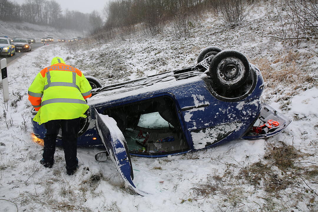 Straßen Oberfrankens werden nach starkem Schneefall zu Rutschpisten