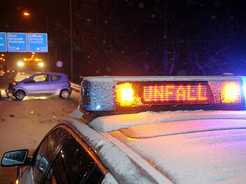 Zusammensto&szlig; auf A3. Sechs Verletzte, davon eine schwer verletzt.Foto: J&uuml;rgen Mahnke dpa/lhe
