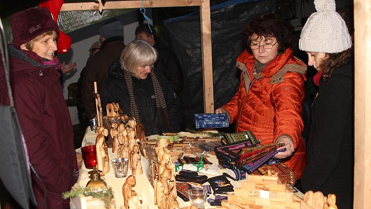 Auch Krippen und Figuren aus Olivenholz wurden angeboten