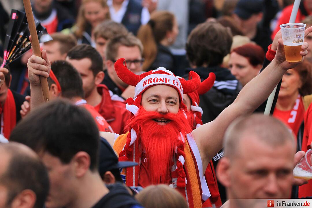 Bamberg feiert deutsche Basketballmeisterschaft im Regen
