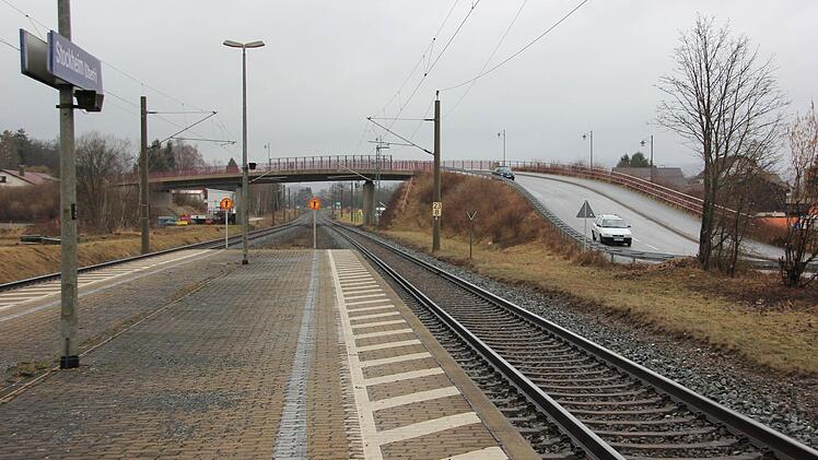 Die Straßenüberführung "Bergwerksstraße" verbindet Stockheim mit seinem Siedlungsgebiet. Foto: Lisa Kieslinger