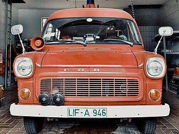 Der alte Ford Transit aus Eggenbach erhielt immerhin sieben Gebote bei der Versteigerung. Foto: Tobias Kindermann