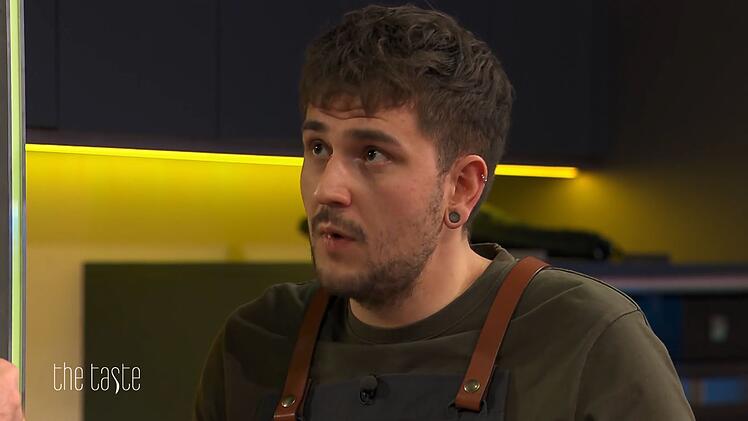 "Das Thema Asien liegt mir nicht", sagt Cyrill. Er sammelt gleich zwei rote Sterne an und muss ins Entscheidungskochen.