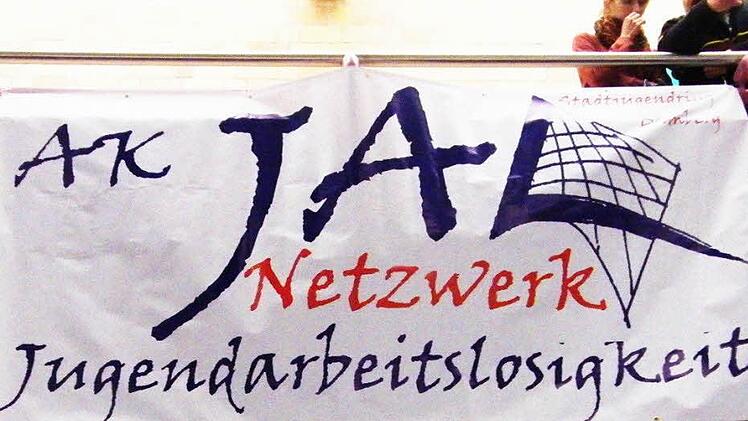 2012 wurde auch gegen Jugendarbeitslosigkeit Flagge gezeigt.