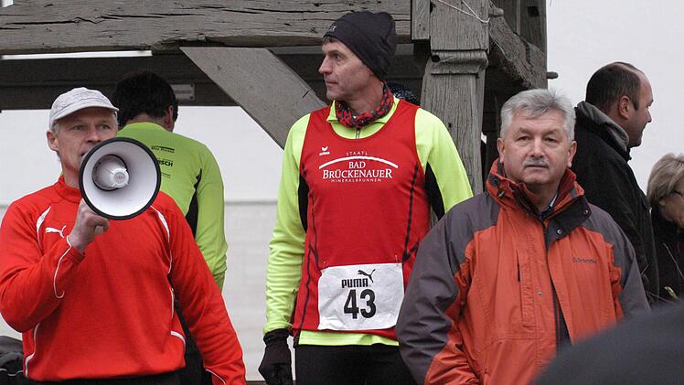 Kurz vor dem Start: Chef-Organisator Karl-Heinz Manninger (links) und Bürgermeister Peter Hart (rechts).