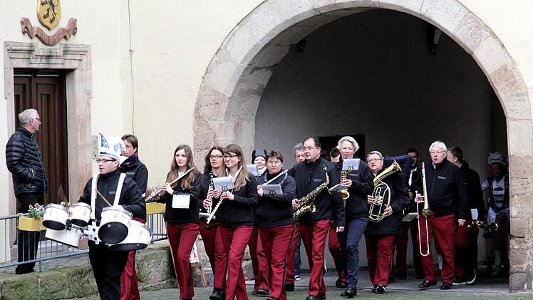 Impressionen vom Herzogenauracher Rathaussturm  Richard Sänger