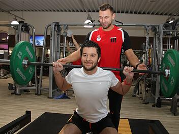 Eddy Maier (hinten) mit Denis Grabolus. Foto: Dagmar Besand