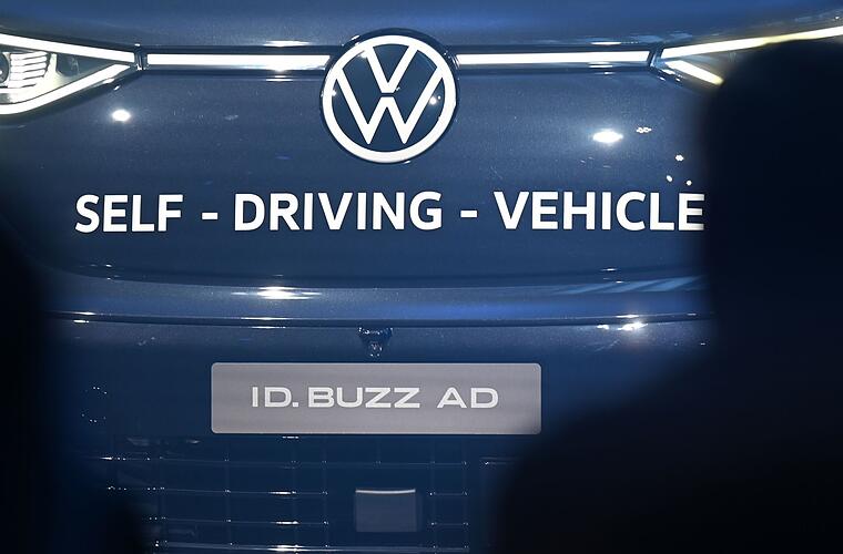 VW zeigt fahrerlosen E-Bulli - Zulassung ab 2027 angestrebt
