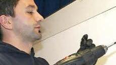 Dominic Welscher, Herr des Akku-Schraubers.