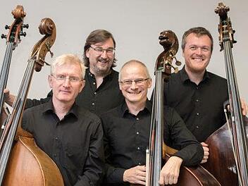 Mitreißendes Kontrabassisten-Quartett (von links): Manfred Wardeck, Christian Hellwich, Dietmar Engels und Christian Ernst.Foto: PR