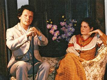 Eli Wasserscheid mit Martin Neubauer 1997 auf der Bühne des Bamberger Brentano-Theaters Foto: pr