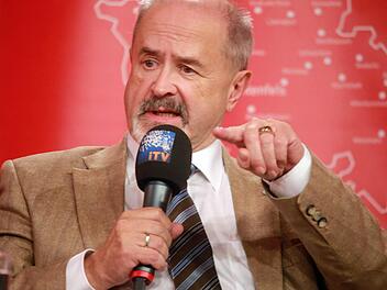Jürgen W. Heike, wie man ihn kennt, hier beim Regionentalk im Oktober in Coburg Foto: Timo Geldner