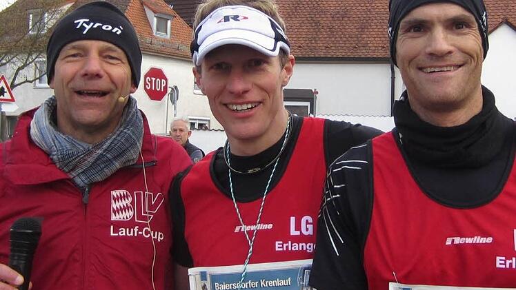 Moderator Michael Cipura mit den Doppelsiegern Markus-Kristan Siegler und Axel Berndt (v.li.)