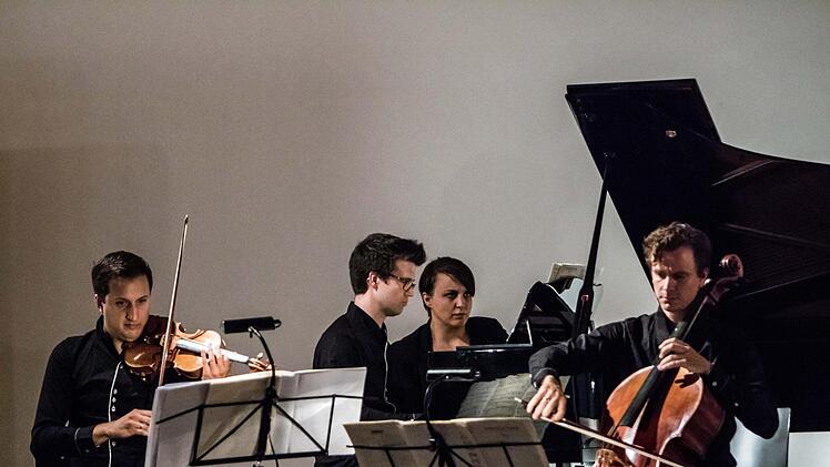 Das Aramis-Trio beeindruckte sein Publikum mit dem Abend "Schumanns Schatten" (von links): Martin Emmerich, Fabian Wankmüller und Heiner Reich. Foto: Jochen Berger
