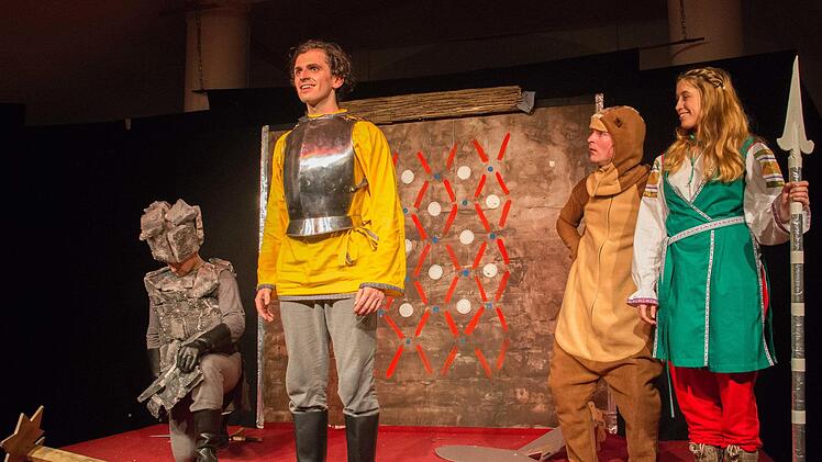 Ein packendes Märchen, nicht nur für Kinder, bringt die Theaterwerkstatt Haßfurt auf die Bühne. Im Bild (von links) Benjamin Bochmann, Martin Habermeyer, Felix Pielmeier und Nadine PanjasUlrike Langer