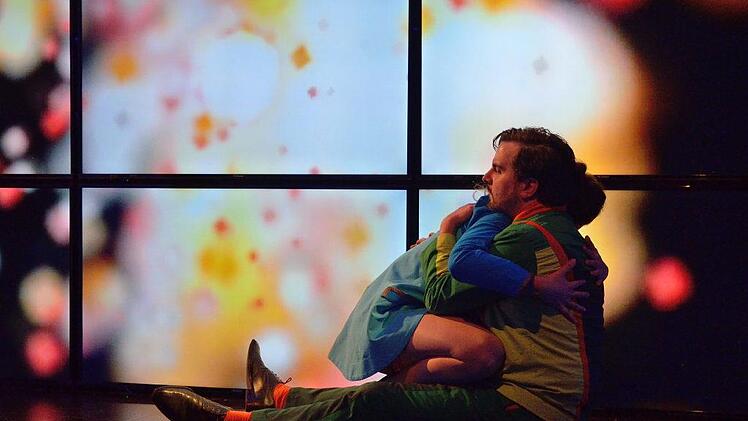 Tonia Fechter und Georg Schmiechen in einer Szene von "Die Netzwelt". Foto: Sebastian Worch