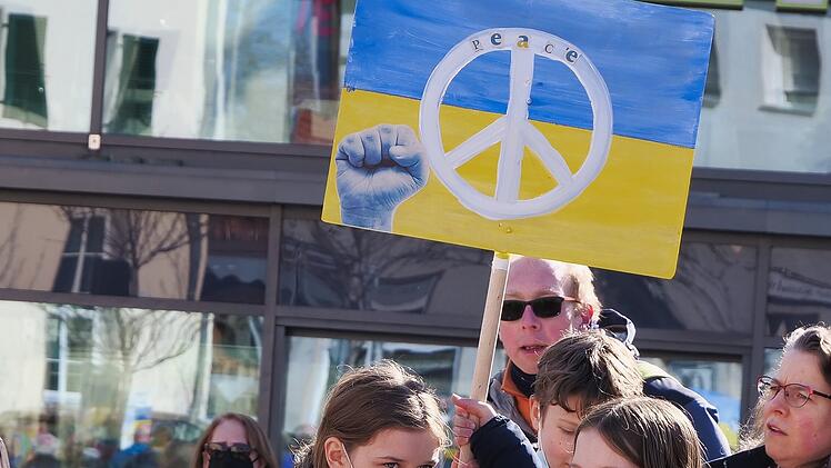 Stein: Friedensdemo - Einwohner zeigen "Solidarität gegenüber den Menschen in der Ukraine"