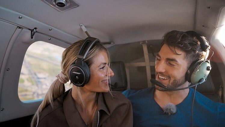 Rebecca fliegt mit Dennis über Kapstadt