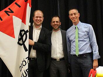Dirk Rudolph (rechts) ist seit 1. September Pastoralreferent in der Pfarreiengemeinschaft "Saalethal, Euerdorf".  Foto: pow